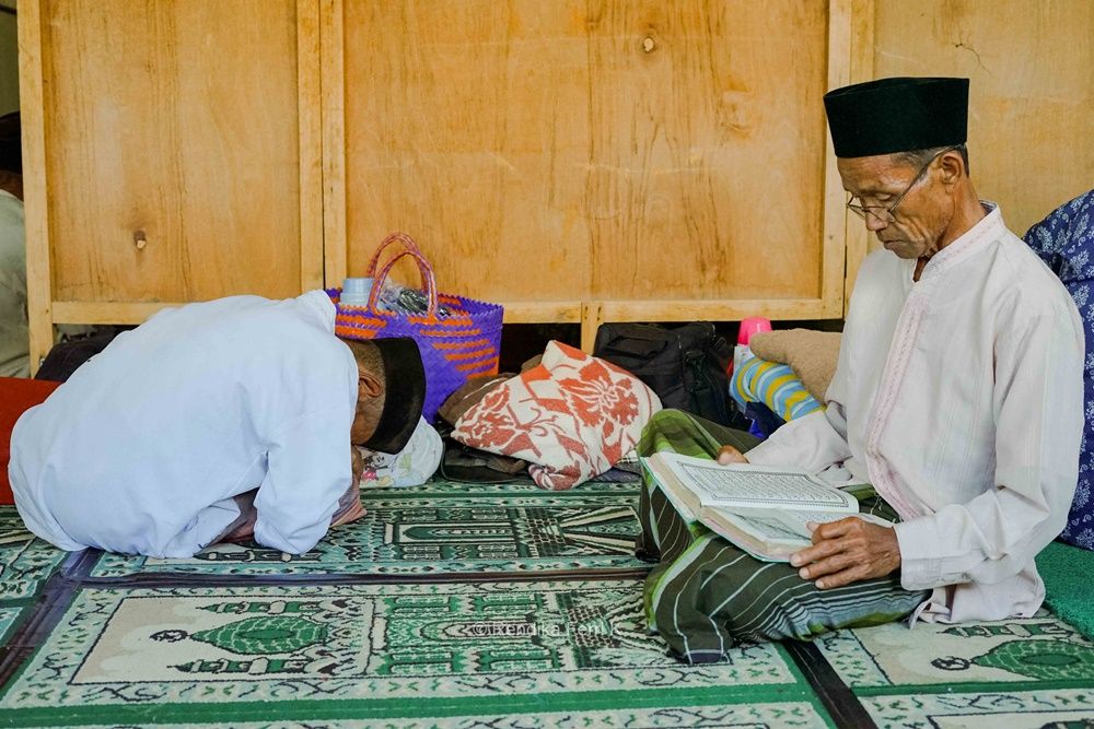 Mencari Bekal Mati di Pondok Sepuh